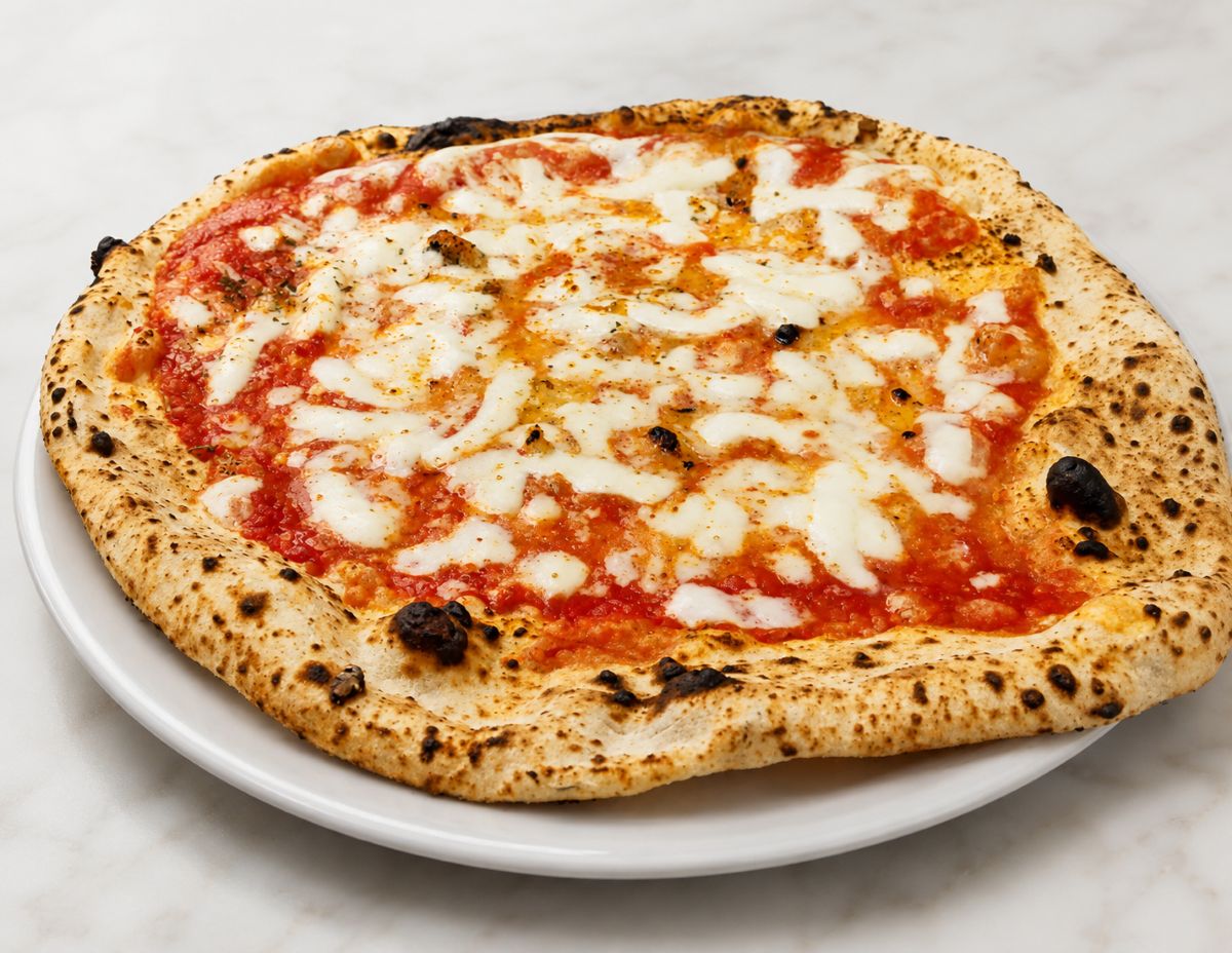The Pizza at L’Antica Pizzeria da Michele in Napoli, Italy Is Worth the Wait